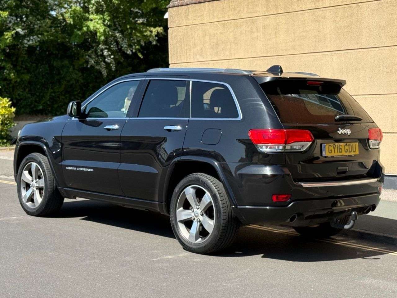 A 2016 JEEP GRAND CHEROKEE 3.0 V6 CRD Overland SUV 5dr Diesel Auto 4WD Euro 6 (247 bhp) A 2016 JEEP GRAND CHEROKEE 3.0 V6 CRD Overland SUV 5dr Diesel Auto 4WD Euro 6 (247 bhp)
