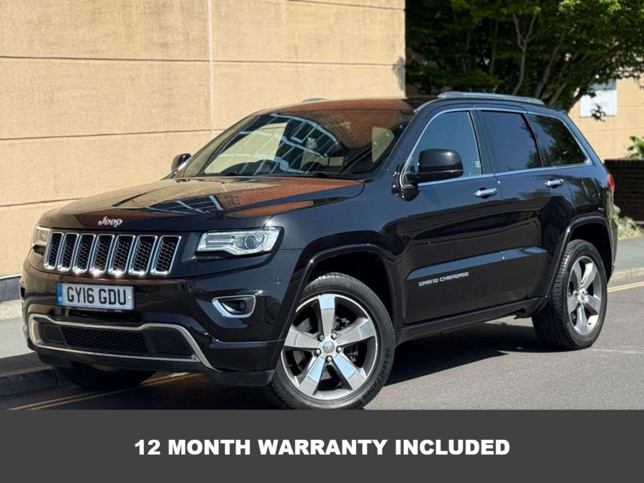 A 2016 JEEP GRAND CHEROKEE 3.0 V6 CRD Overland SUV 5dr Diesel Auto 4WD Euro 6 (247 bhp) A 2016 JEEP GRAND CHEROKEE 3.0 V6 CRD Overland SUV 5dr Diesel Auto 4WD Euro 6 (247 bhp)
