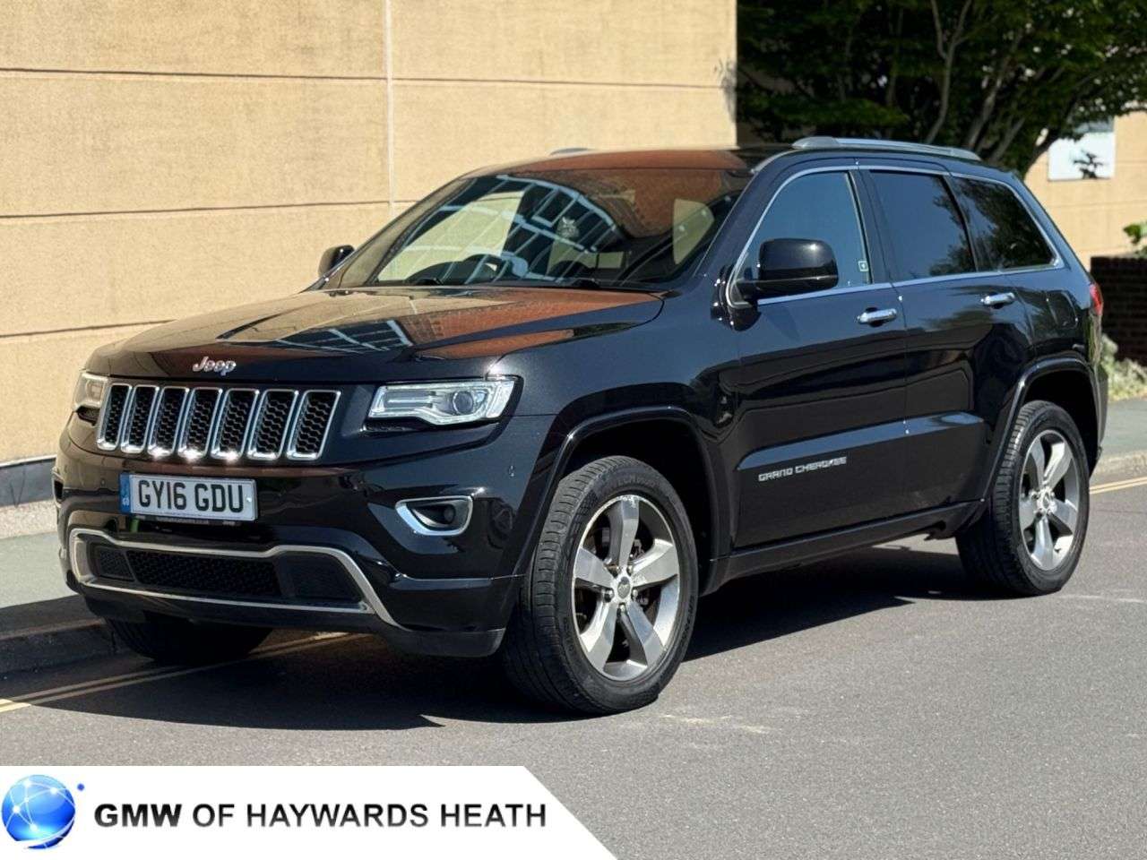 A 2016 JEEP GRAND CHEROKEE 3.0 V6 CRD Overland SUV 5dr Diesel Auto 4WD Euro 6 (247 bhp) A 2016 JEEP GRAND CHEROKEE 3.0 V6 CRD Overland SUV 5dr Diesel Auto 4WD Euro 6 (247 bhp)