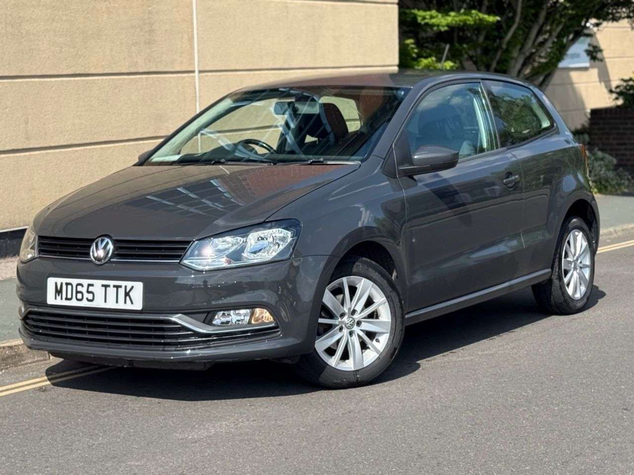 A 2015 VOLKSWAGEN POLO 1.0 BlueMotion Tech SE Hatchback 3dr Petrol Manual Euro 6 (s/s) (75 ps) A 2015 VOLKSWAGEN POLO 1.0 BlueMotion Tech SE Hatchback 3dr Petrol Manual Euro 6 (s/s) (75 ps)