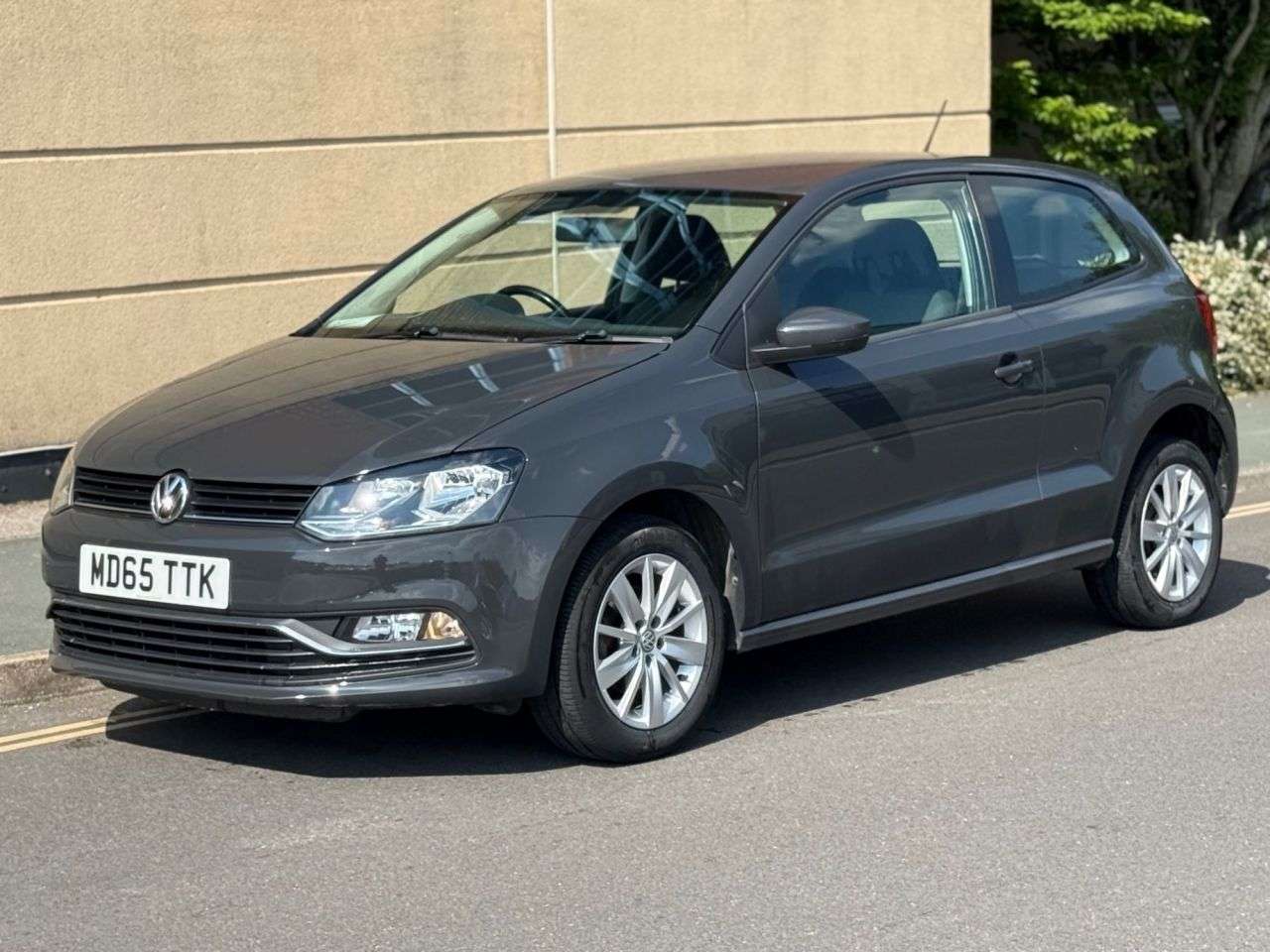 A 2015 VOLKSWAGEN POLO 1.0 BlueMotion Tech SE Hatchback 3dr Petrol Manual Euro 6 (s/s) (75 ps) A 2015 VOLKSWAGEN POLO 1.0 BlueMotion Tech SE Hatchback 3dr Petrol Manual Euro 6 (s/s) (75 ps)