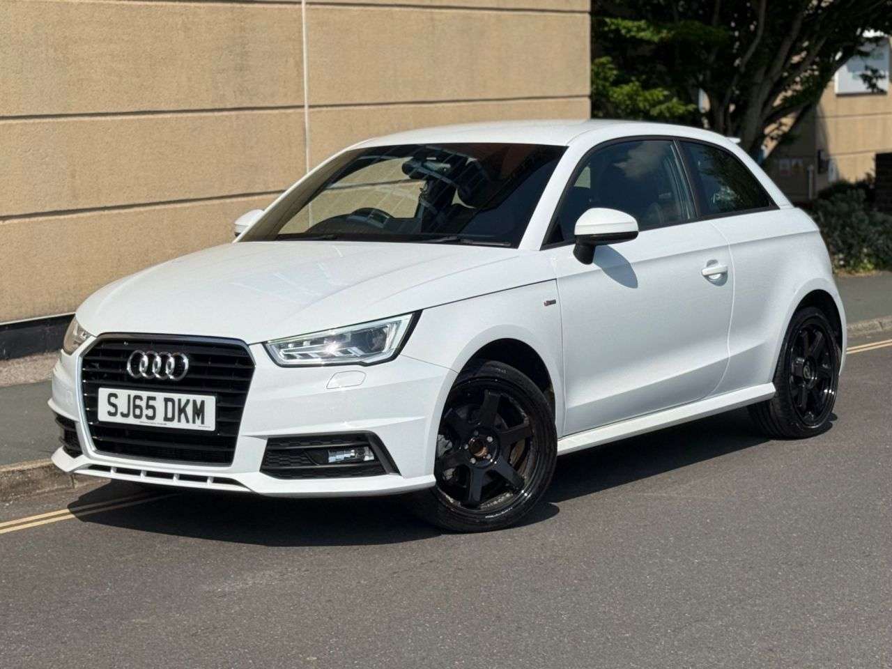 A 2015 AUDI A1 1.4 TFSI S line Hatchback 3dr Petrol Manual Euro 6 (s/s) (125 ps) A 2015 AUDI A1 1.4 TFSI S line Hatchback 3dr Petrol Manual Euro 6 (s/s) (125 ps)