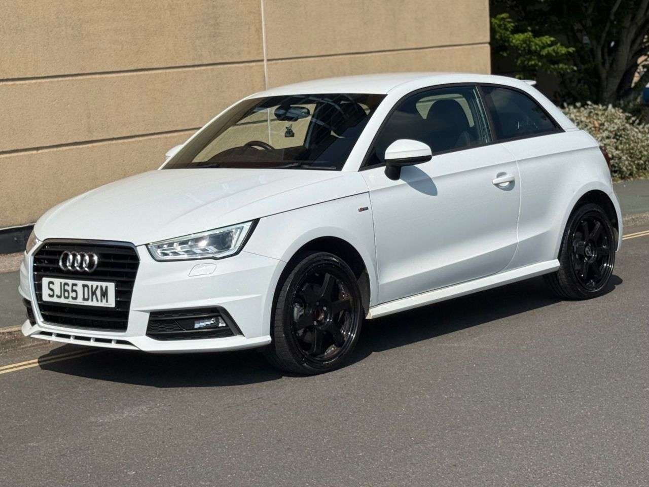 A 2015 AUDI A1 1.4 TFSI S line Hatchback 3dr Petrol Manual Euro 6 (s/s) (125 ps) A 2015 AUDI A1 1.4 TFSI S line Hatchback 3dr Petrol Manual Euro 6 (s/s) (125 ps)