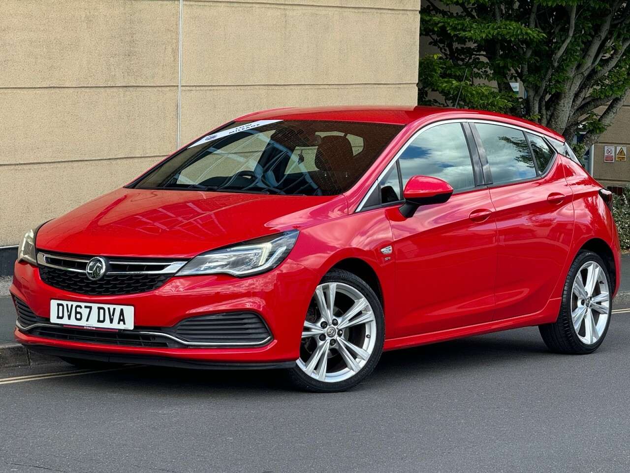 A 2018 VAUXHALL ASTRA 1.4i Turbo SRi VX Line Hatchback 5dr Petrol Manual Euro 6 (150 ps) A 2018 VAUXHALL ASTRA 1.4i Turbo SRi VX Line Hatchback 5dr Petrol Manual Euro 6 (150 ps)