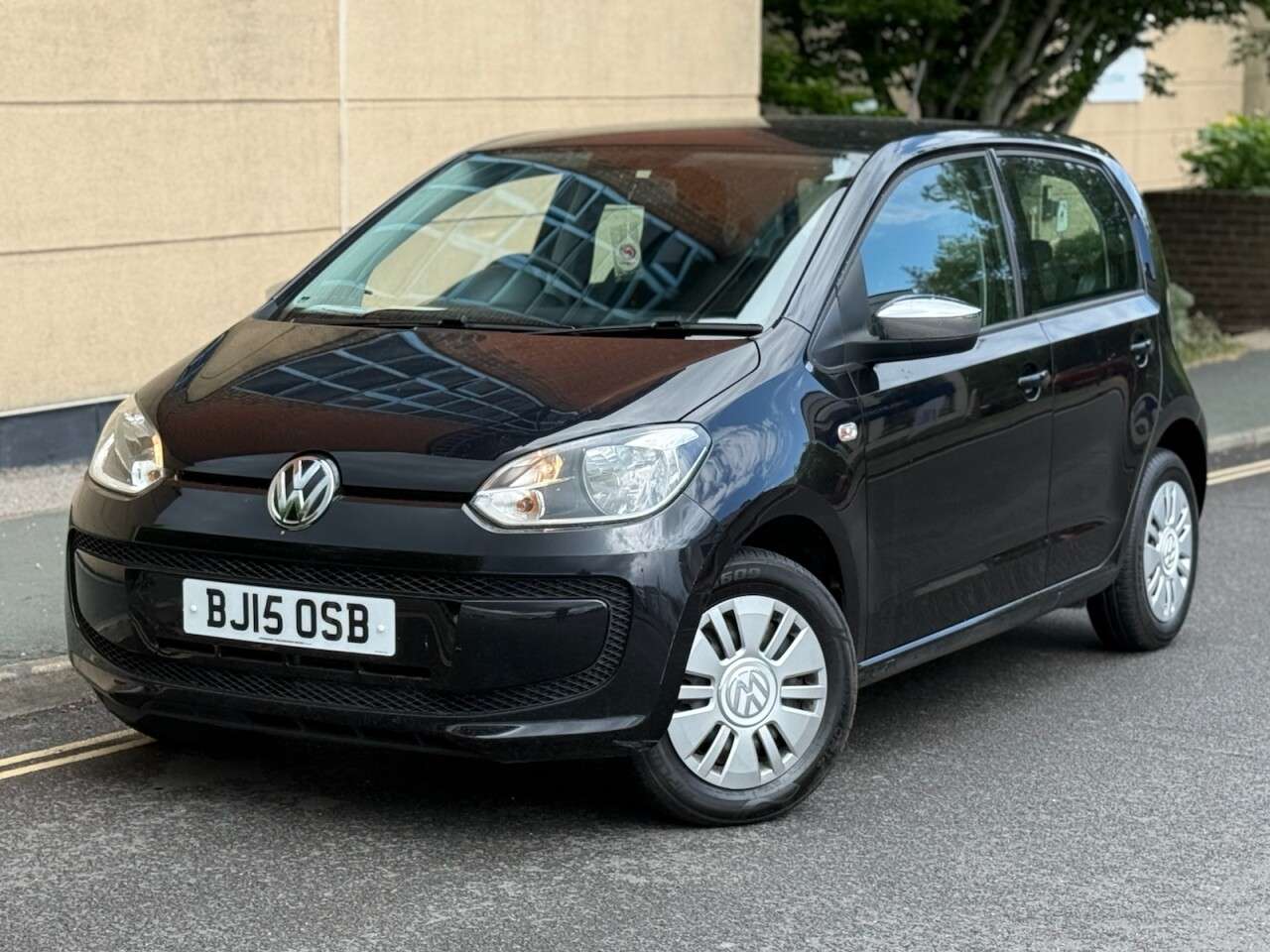 A 2015 VOLKSWAGEN UP! 1.0 Move up! Hatchback 5dr Petrol Manual Euro 5 (60 ps) A 2015 VOLKSWAGEN UP! 1.0 Move up! Hatchback 5dr Petrol Manual Euro 5 (60 ps)