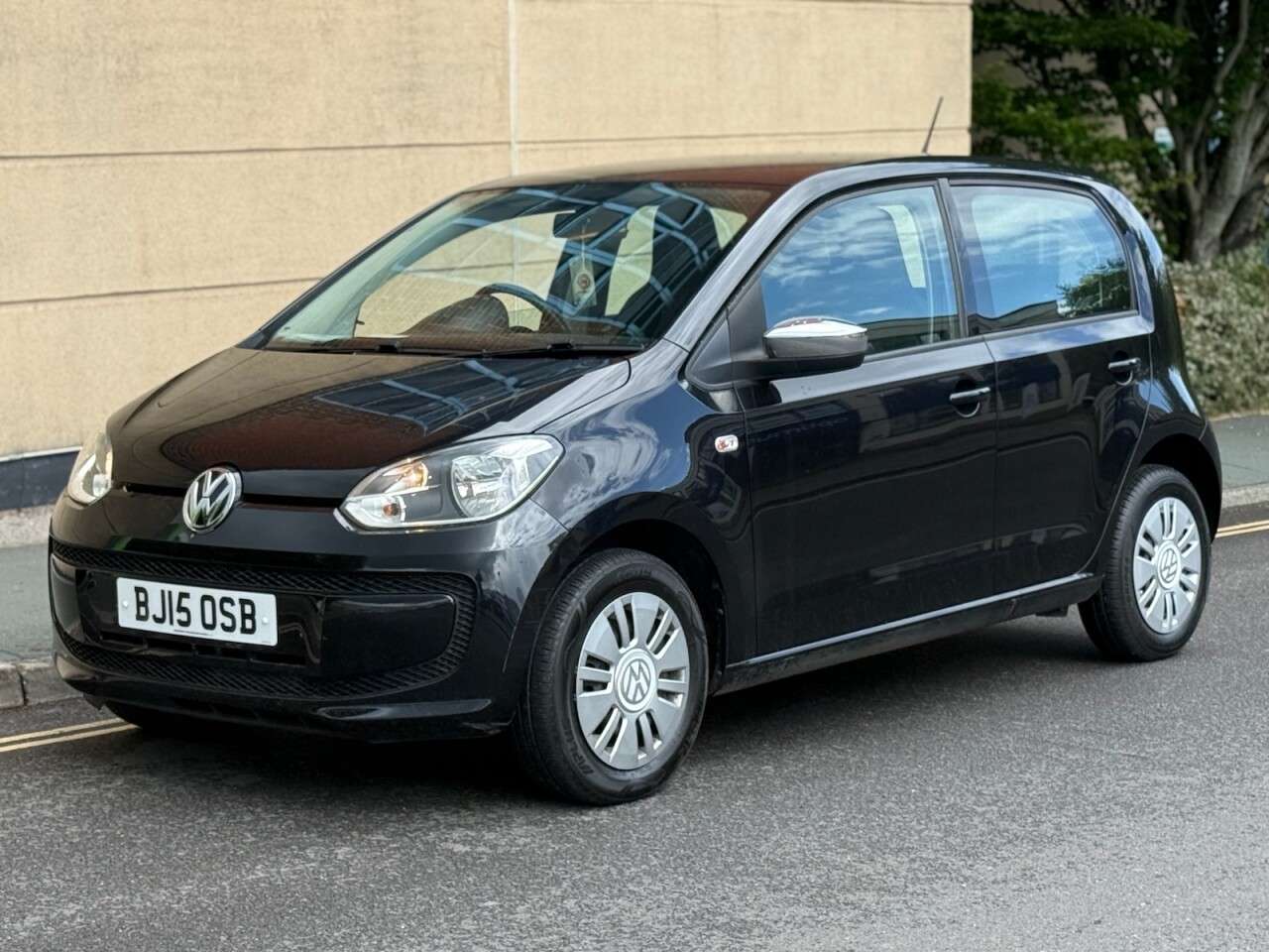 A 2015 VOLKSWAGEN UP! 1.0 Move up! Hatchback 5dr Petrol Manual Euro 5 (60 ps) A 2015 VOLKSWAGEN UP! 1.0 Move up! Hatchback 5dr Petrol Manual Euro 5 (60 ps)