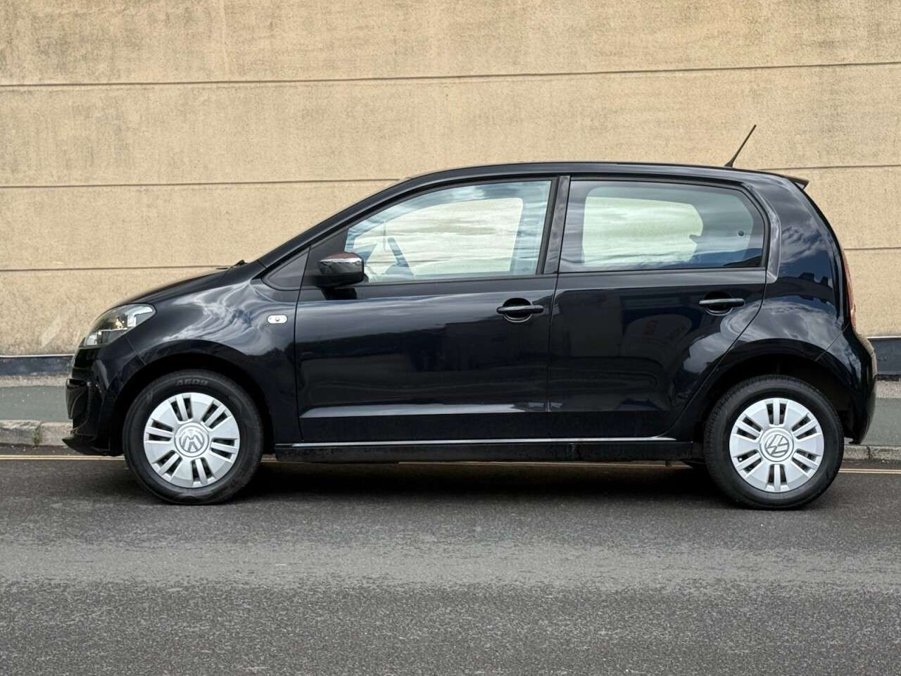 A 2015 VOLKSWAGEN UP! 1.0 Move up! Hatchback 5dr Petrol Manual Euro 5 (60 ps) A 2015 VOLKSWAGEN UP! 1.0 Move up! Hatchback 5dr Petrol Manual Euro 5 (60 ps)