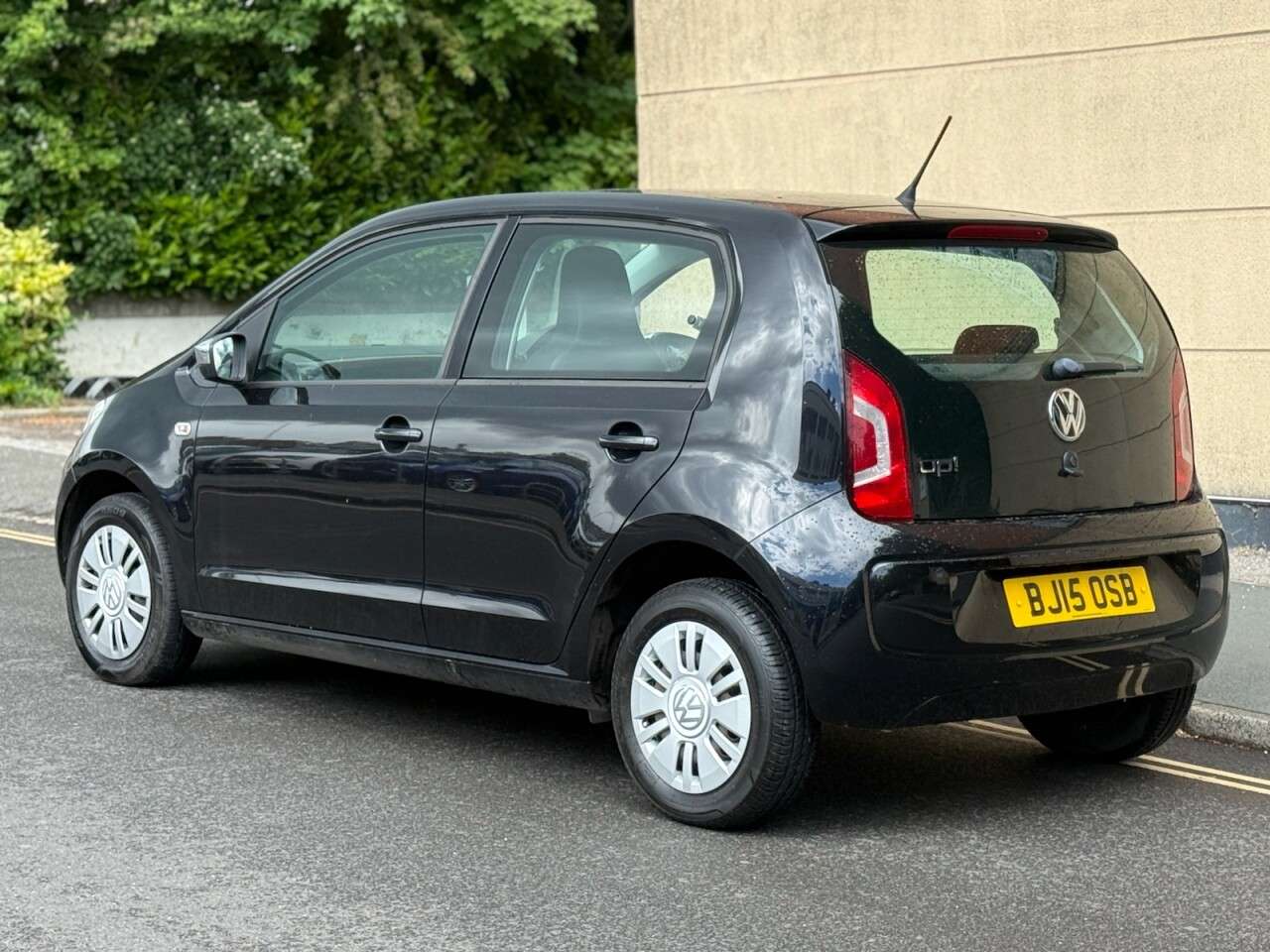 A 2015 VOLKSWAGEN UP! 1.0 Move up! Hatchback 5dr Petrol Manual Euro 5 (60 ps) A 2015 VOLKSWAGEN UP! 1.0 Move up! Hatchback 5dr Petrol Manual Euro 5 (60 ps)