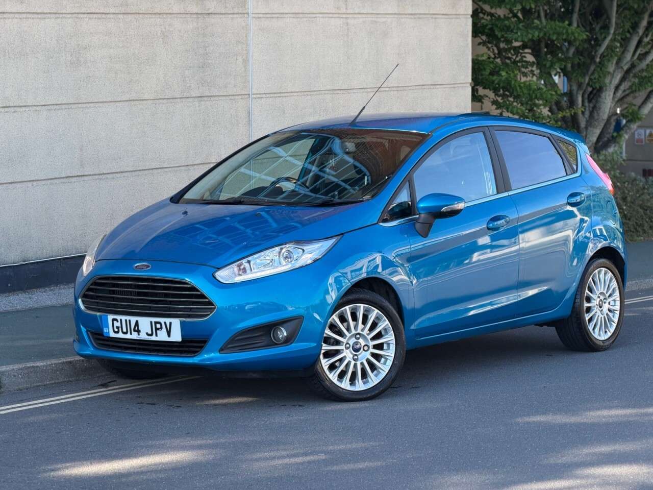 A 2014 FORD FIESTA 1.0T EcoBoost Titanium Hatchback 5dr Petrol Manual Euro 5 (s/s) (125 ps) A 2014 FORD FIESTA 1.0T EcoBoost Titanium Hatchback 5dr Petrol Manual Euro 5 (s/s) (125 ps)