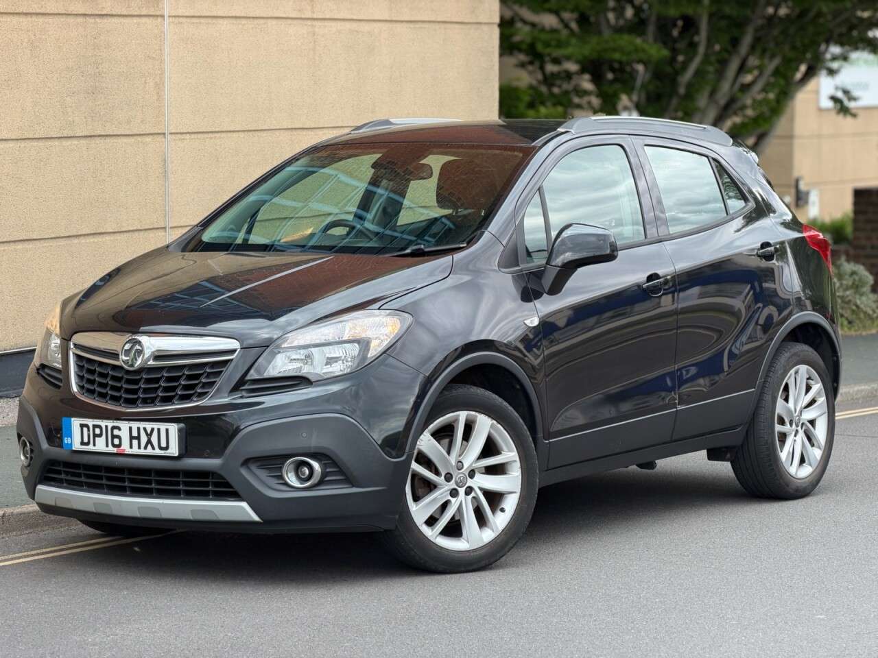 A 2016 VAUXHALL MOKKA 1.6i Exclusiv SUV 5dr Petrol Manual 2WD Euro 6 (s/s) (115 ps) A 2016 VAUXHALL MOKKA 1.6i Exclusiv SUV 5dr Petrol Manual 2WD Euro 6 (s/s) (115 ps)