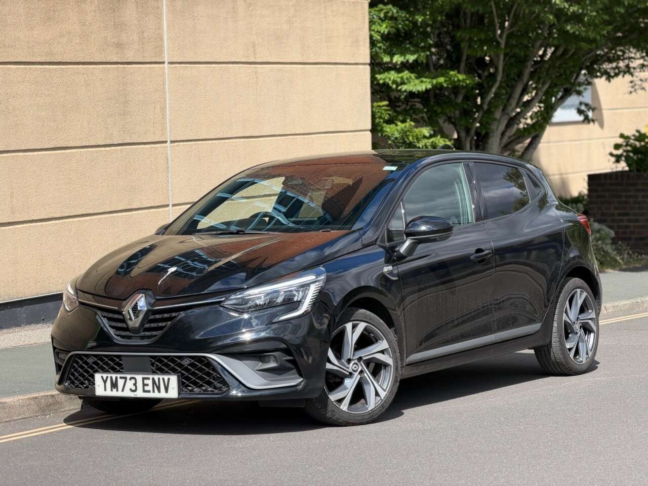 A 2023 RENAULT CLIO 1.0 TCe RS Line Hatchback 5dr Petrol Manual Euro 6 (s/s) (90 ps) A 2023 RENAULT CLIO 1.0 TCe RS Line Hatchback 5dr Petrol Manual Euro 6 (s/s) (90 ps)