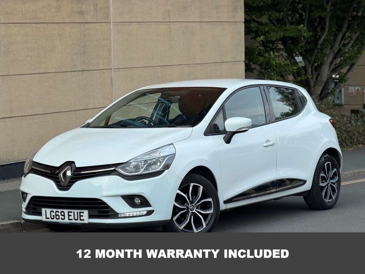 A 2019 RENAULT CLIO 0.9 TCe Play Hatchback 5dr Petrol Manual Euro 6 (s/s) (90 ps) A 2019 RENAULT CLIO 0.9 TCe Play Hatchback 5dr Petrol Manual Euro 6 (s/s) (90 ps)