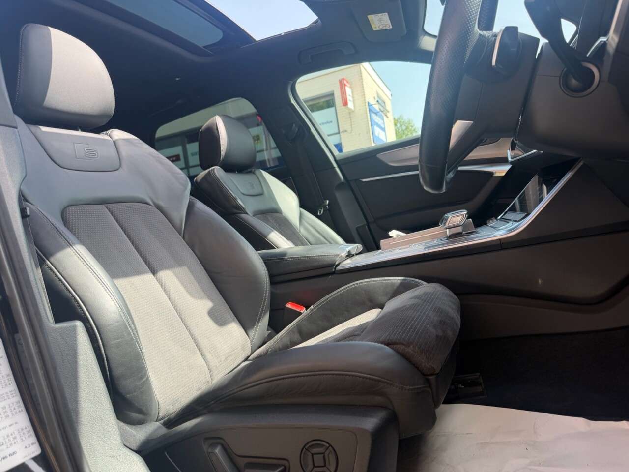 A 2019 AUDI A6 AVANT 2.0 TDI 40 S line Estate 5dr Diesel S Tronic Euro 6 (s/s) (204 ps) A 2019 AUDI A6 AVANT 2.0 TDI 40 S line Estate 5dr Diesel S Tronic Euro 6 (s/s) (204 ps)