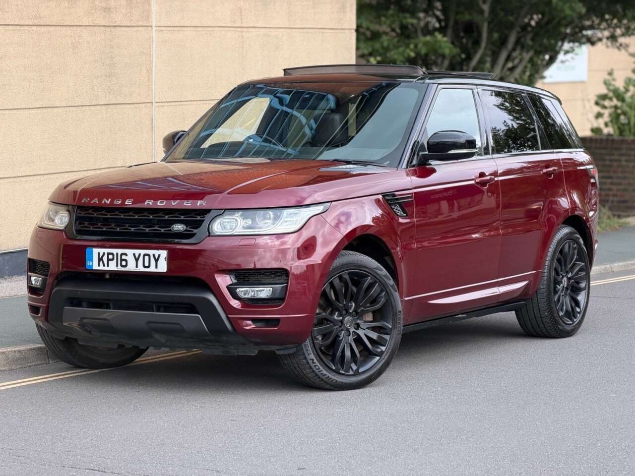 A 2016 LAND ROVER RANGE ROVER SPORT 3.0 SD V6 HSE Dynamic SUV 5dr Diesel Auto 4WD Euro 6 (s/s) (306 ps) A 2016 LAND ROVER RANGE ROVER SPORT 3.0 SD V6 HSE Dynamic SUV 5dr Diesel Auto 4WD Euro 6 (s/s) (306 ps)