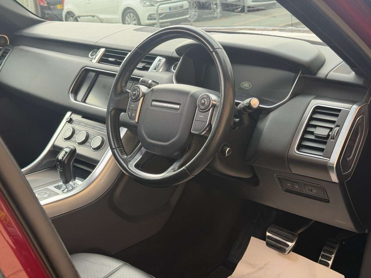 A 2016 LAND ROVER RANGE ROVER SPORT 3.0 SD V6 HSE Dynamic SUV 5dr Diesel Auto 4WD Euro 6 (s/s) (306 ps) A 2016 LAND ROVER RANGE ROVER SPORT 3.0 SD V6 HSE Dynamic SUV 5dr Diesel Auto 4WD Euro 6 (s/s) (306 ps)