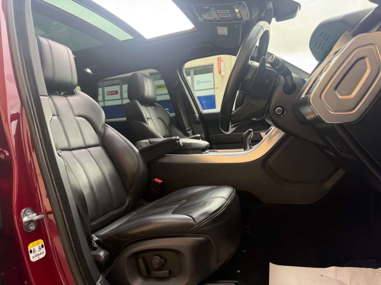 A 2016 LAND ROVER RANGE ROVER SPORT 3.0 SD V6 HSE Dynamic SUV 5dr Diesel Auto 4WD Euro 6 (s/s) (306 ps) A 2016 LAND ROVER RANGE ROVER SPORT 3.0 SD V6 HSE Dynamic SUV 5dr Diesel Auto 4WD Euro 6 (s/s) (306 ps)