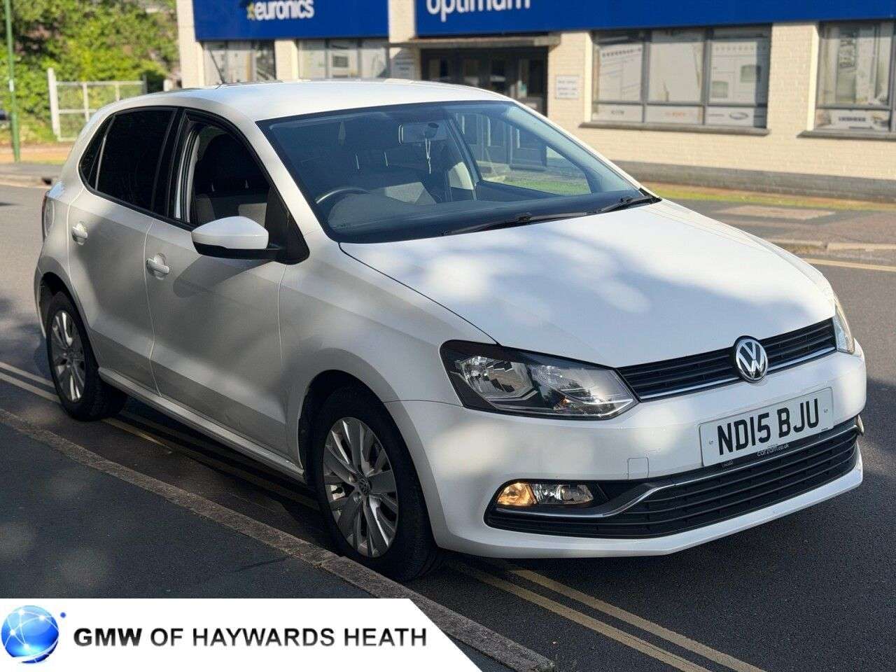 A 2015 VOLKSWAGEN POLO 1.2 TSI BlueMotion Tech SE Hatchback 5dr Petrol Manual Euro 6 (s/s) (90 ps) A 2015 VOLKSWAGEN POLO 1.2 TSI BlueMotion Tech SE Hatchback 5dr Petrol Manual Euro 6 (s/s) (90 ps)
