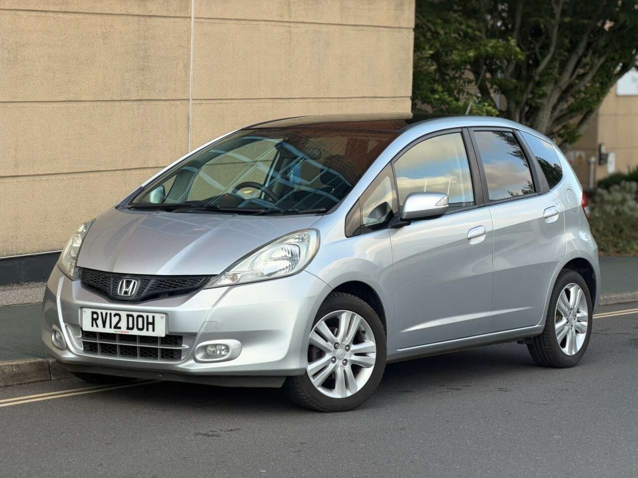 A 2012 HONDA JAZZ 1.4 i-VTEC EX-T Hatchback 5dr Petrol Manual Euro 5 (99 ps) A 2012 HONDA JAZZ 1.4 i-VTEC EX-T Hatchback 5dr Petrol Manual Euro 5 (99 ps)