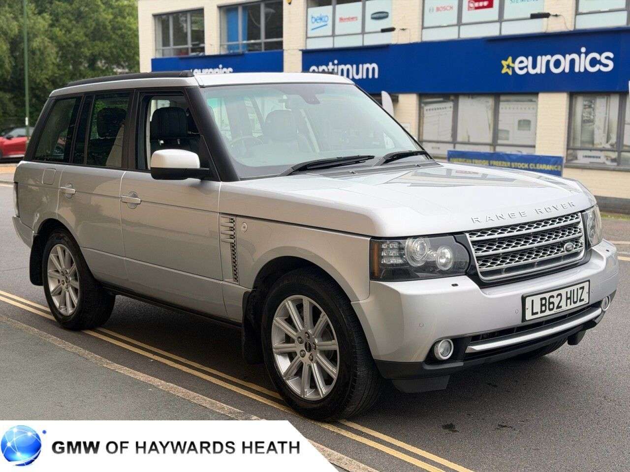 A 2013 LAND ROVER RANGE ROVER 4.4 TD V8 Westminster SUV 5dr Diesel Auto 4WD Euro 5 (313 bhp) A 2013 LAND ROVER RANGE ROVER 4.4 TD V8 Westminster SUV 5dr Diesel Auto 4WD Euro 5 (313 bhp)