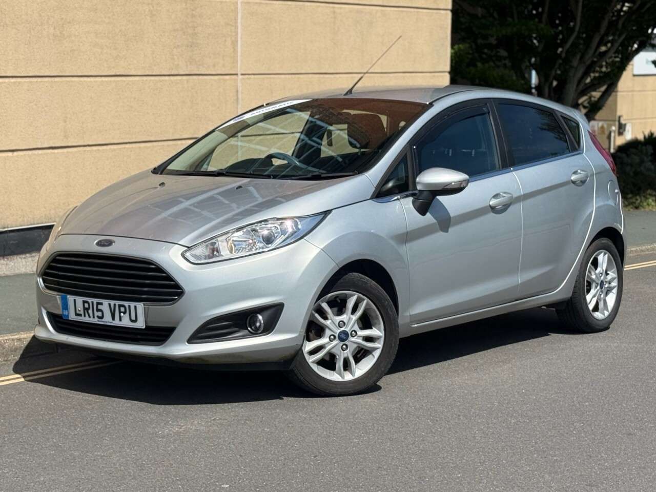 A 2015 FORD FIESTA 1.0T EcoBoost Zetec Hatchback 5dr Petrol Powershift Euro 6 (100 ps) A 2015 FORD FIESTA 1.0T EcoBoost Zetec Hatchback 5dr Petrol Powershift Euro 6 (100 ps)