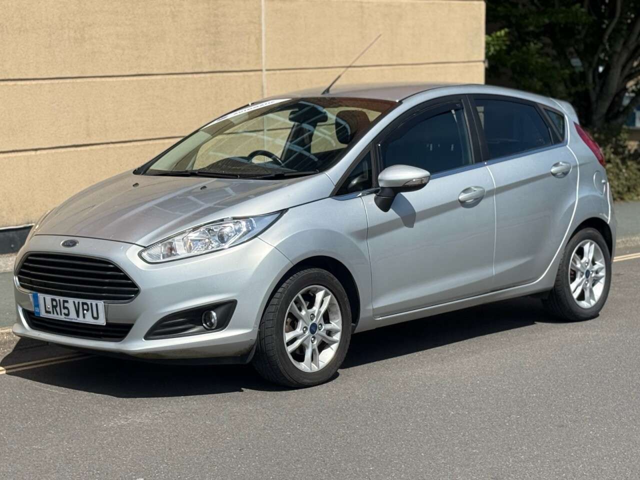 A 2015 FORD FIESTA 1.0T EcoBoost Zetec Hatchback 5dr Petrol Powershift Euro 6 (100 ps) A 2015 FORD FIESTA 1.0T EcoBoost Zetec Hatchback 5dr Petrol Powershift Euro 6 (100 ps)