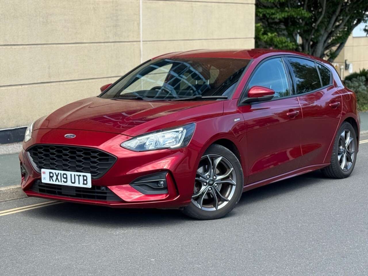 A 2019 FORD FOCUS 1.0T EcoBoost ST-Line Hatchback 5dr Petrol Manual Euro 6 (s/s) (125 ps) A 2019 FORD FOCUS 1.0T EcoBoost ST-Line Hatchback 5dr Petrol Manual Euro 6 (s/s) (125 ps)
