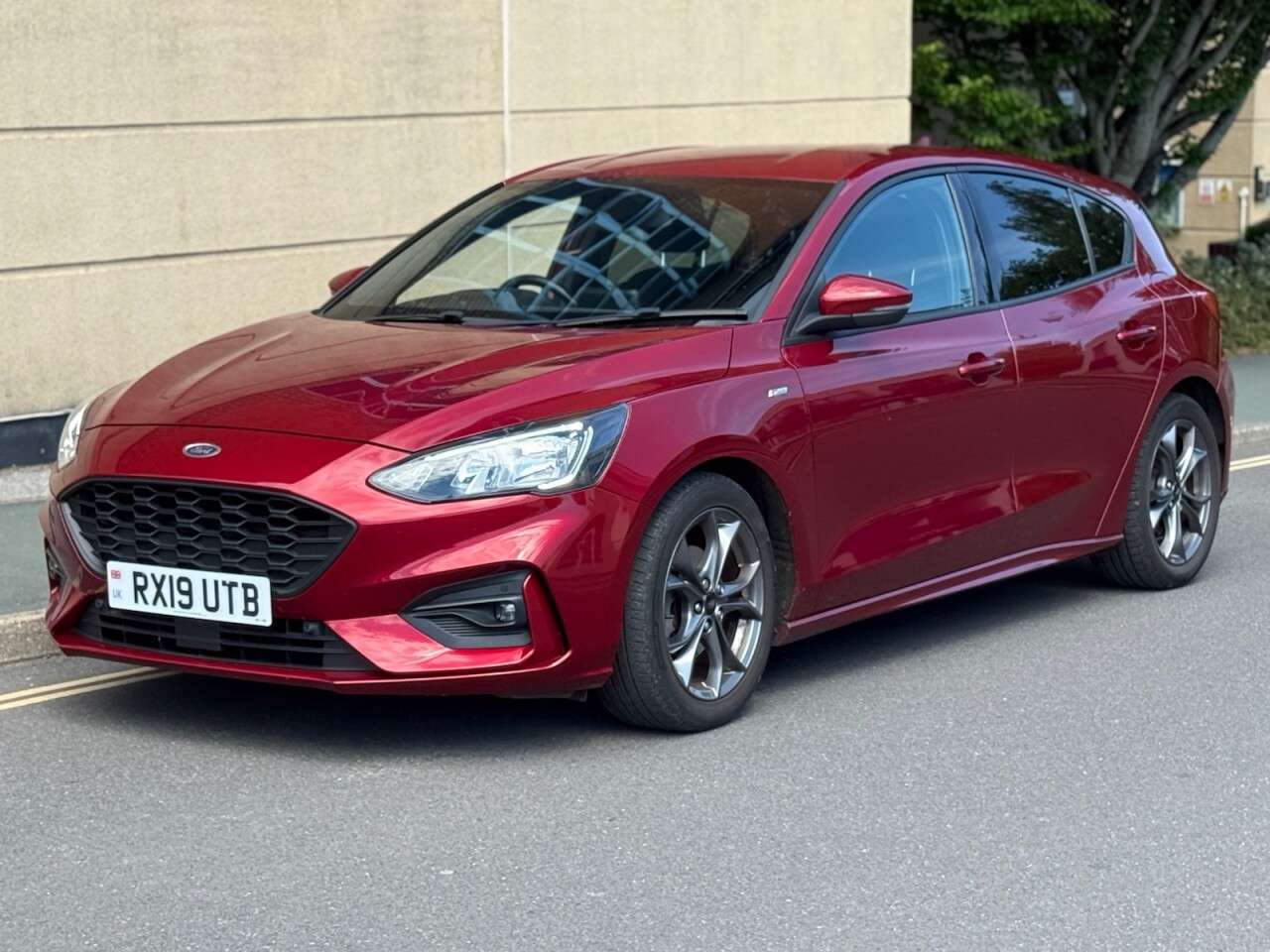 A 2019 FORD FOCUS 1.0T EcoBoost ST-Line Hatchback 5dr Petrol Manual Euro 6 (s/s) (125 ps) A 2019 FORD FOCUS 1.0T EcoBoost ST-Line Hatchback 5dr Petrol Manual Euro 6 (s/s) (125 ps)