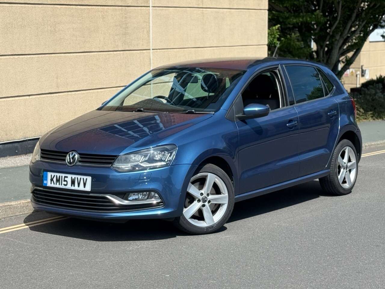 A 2015 VOLKSWAGEN POLO 1.2 TSI BlueMotion Tech SEL Hatchback 5dr Petrol Manual Euro 6 (s/s) (110 p A 2015 VOLKSWAGEN POLO 1.2 TSI BlueMotion Tech SEL Hatchback 5dr Petrol Manual Euro 6 (s/s) (110 p