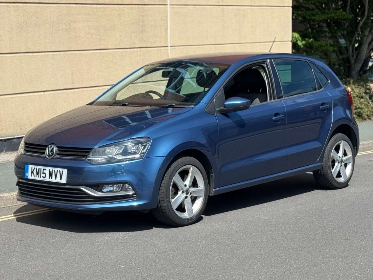A 2015 VOLKSWAGEN POLO 1.2 TSI BlueMotion Tech SEL Hatchback 5dr Petrol Manual Euro 6 (s/s) (110 p A 2015 VOLKSWAGEN POLO 1.2 TSI BlueMotion Tech SEL Hatchback 5dr Petrol Manual Euro 6 (s/s) (110 p