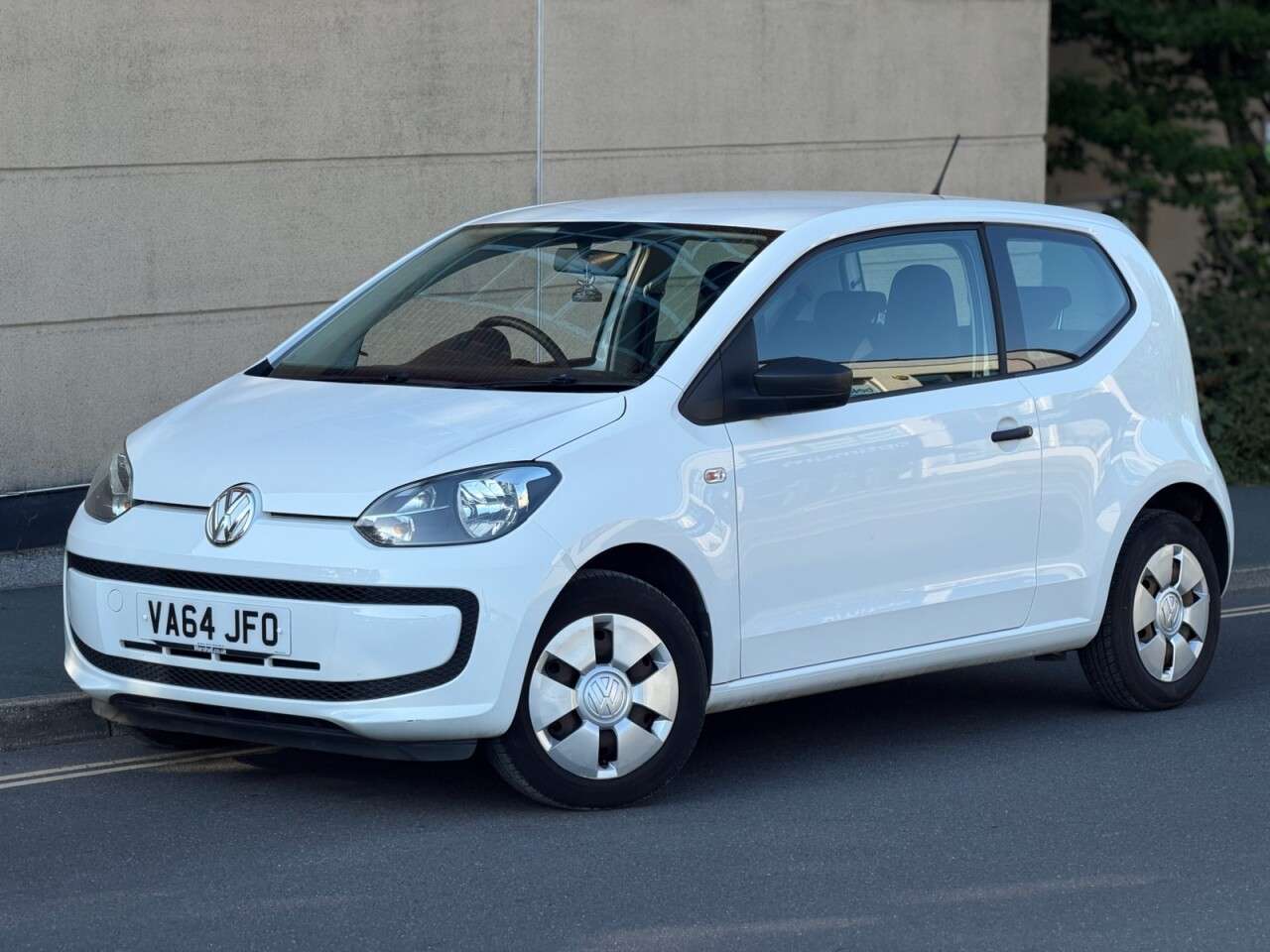 A 2014 VOLKSWAGEN UP! 1.0 Take up! Hatchback 3dr Petrol Manual Euro 5 (60 ps) A 2014 VOLKSWAGEN UP! 1.0 Take up! Hatchback 3dr Petrol Manual Euro 5 (60 ps)