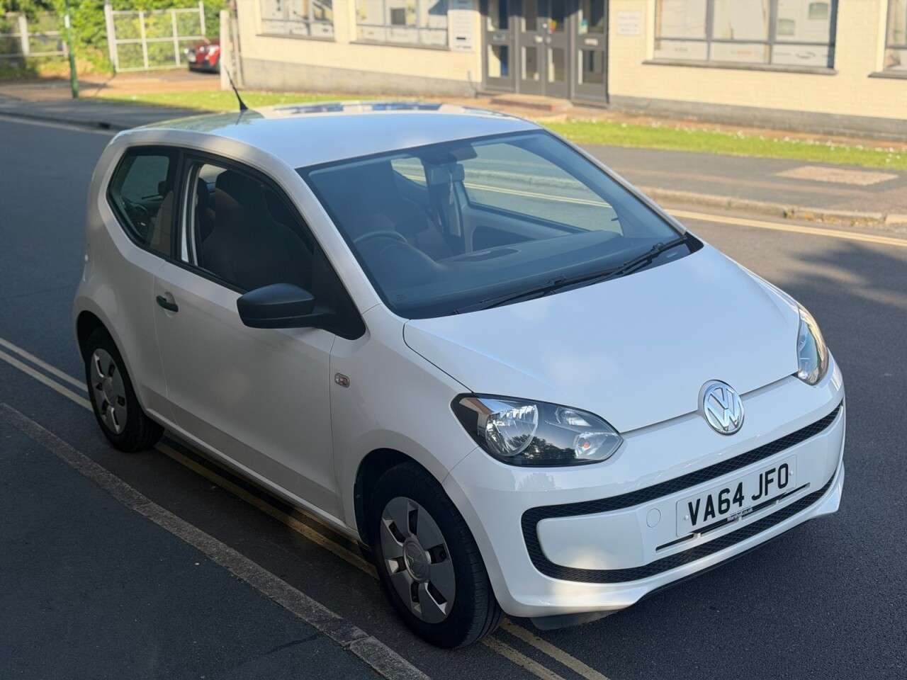 A 2014 VOLKSWAGEN UP! 1.0 Take up! Hatchback 3dr Petrol Manual Euro 5 (60 ps) A 2014 VOLKSWAGEN UP! 1.0 Take up! Hatchback 3dr Petrol Manual Euro 5 (60 ps)