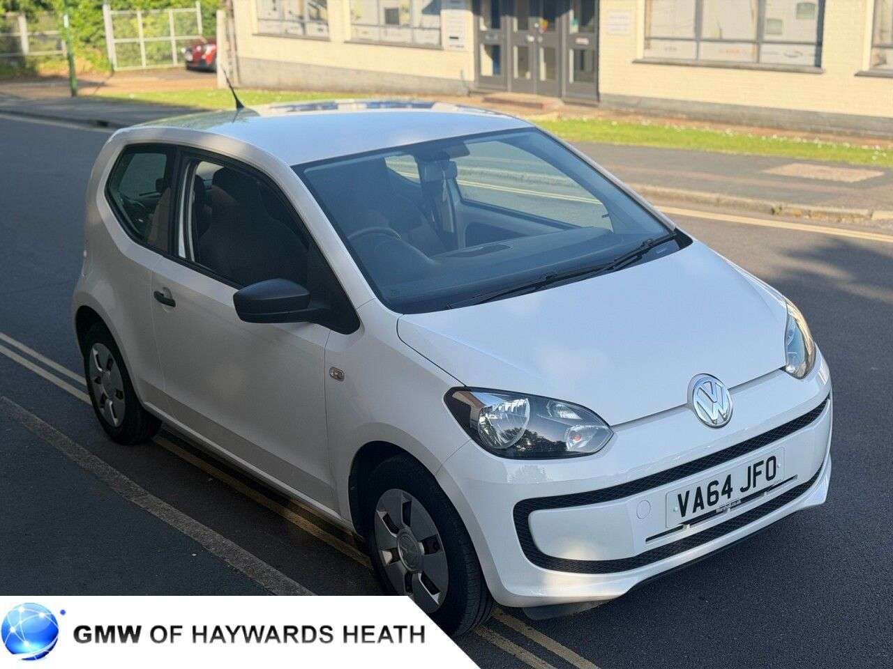 A 2014 VOLKSWAGEN UP! 1.0 Take up! Hatchback 3dr Petrol Manual Euro 5 (60 ps) A 2014 VOLKSWAGEN UP! 1.0 Take up! Hatchback 3dr Petrol Manual Euro 5 (60 ps)