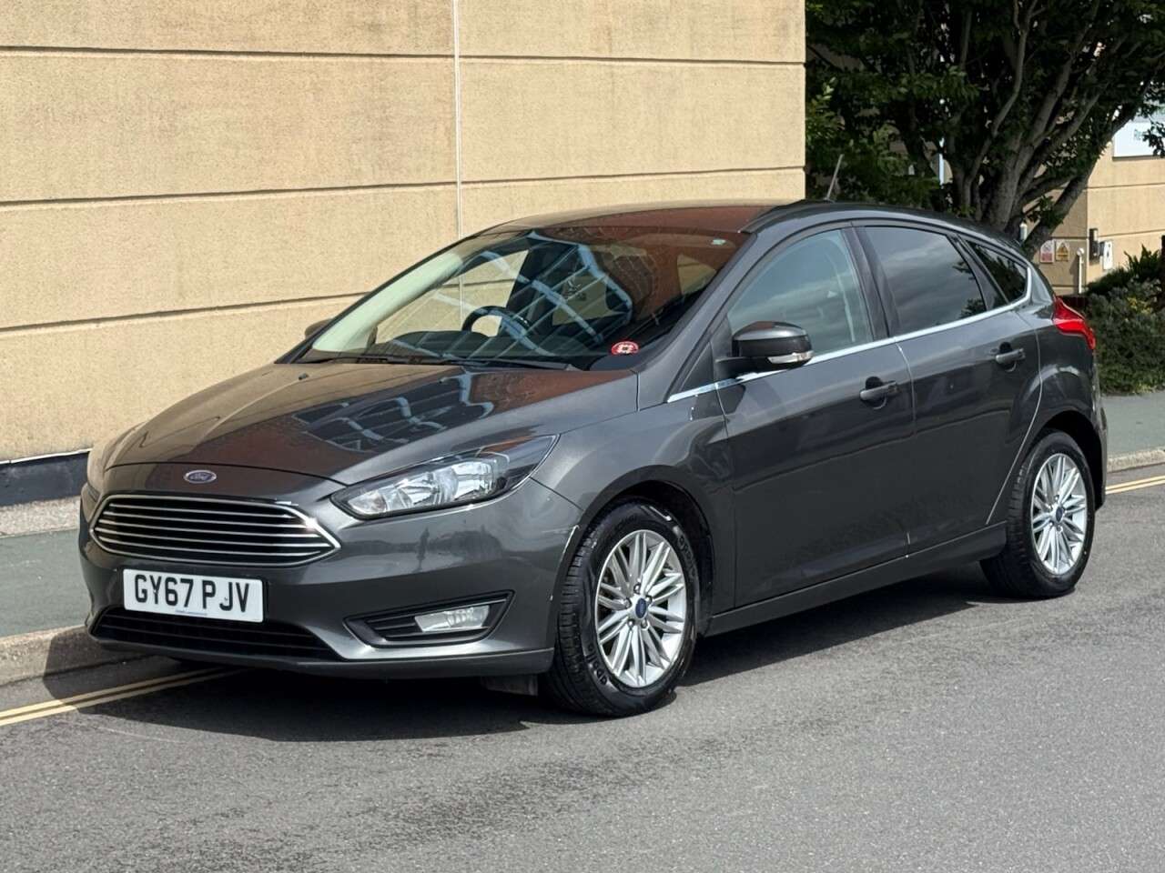 A 2018 FORD FOCUS 1.0T EcoBoost Zetec Edition Hatchback 5dr Petrol Manual Euro 6 (s/s) (125 p A 2018 FORD FOCUS 1.0T EcoBoost Zetec Edition Hatchback 5dr Petrol Manual Euro 6 (s/s) (125 p