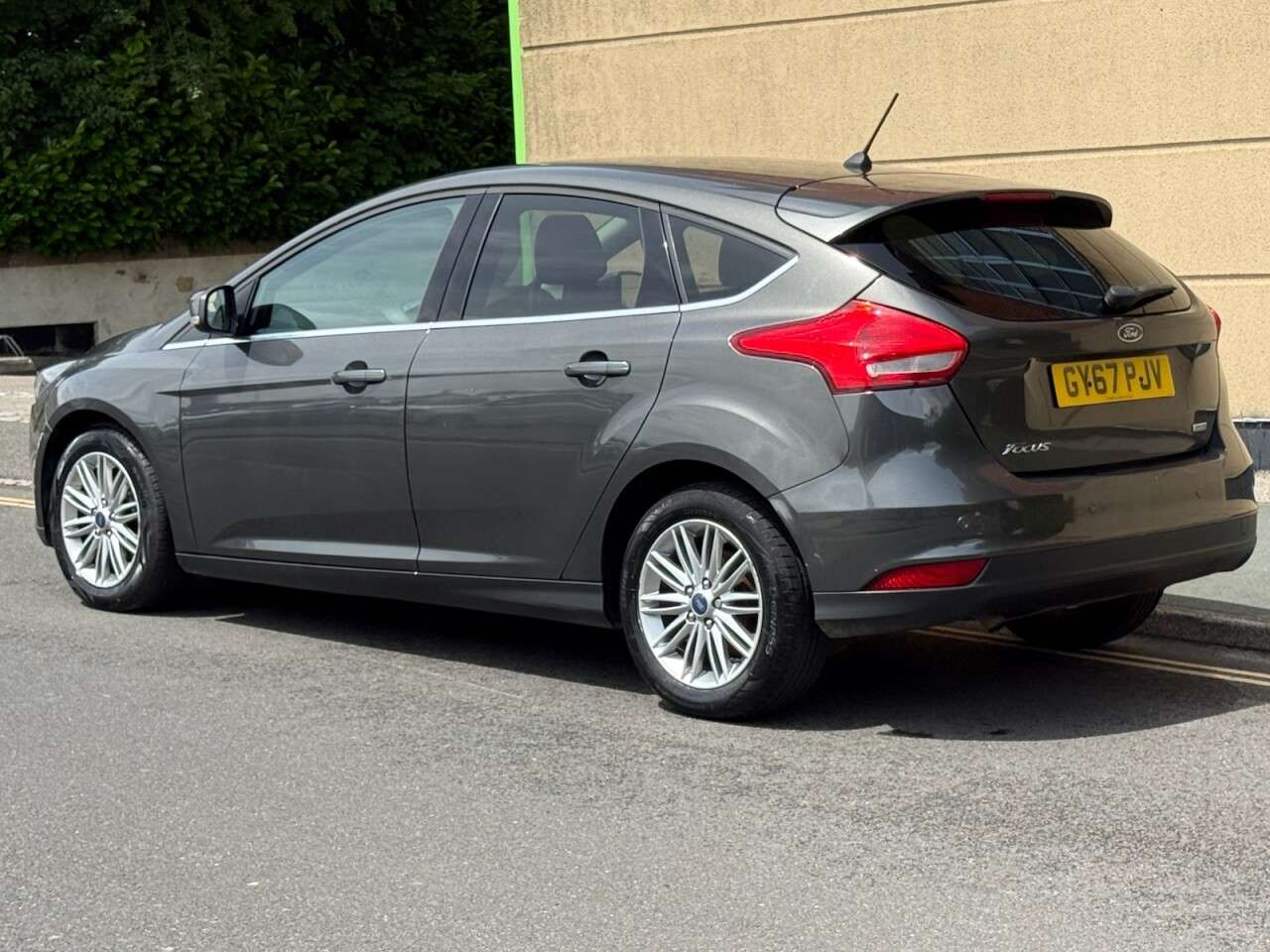 A 2018 FORD FOCUS 1.0T EcoBoost Zetec Edition Hatchback 5dr Petrol Manual Euro 6 (s/s) (125 p A 2018 FORD FOCUS 1.0T EcoBoost Zetec Edition Hatchback 5dr Petrol Manual Euro 6 (s/s) (125 p