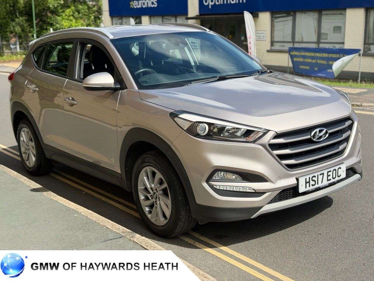 A 2017 HYUNDAI TUCSON 1.6 GDi Blue Drive SE Nav SUV 5dr Petrol Manual Euro 6 (s/s) (132 ps) A 2017 HYUNDAI TUCSON 1.6 GDi Blue Drive SE Nav SUV 5dr Petrol Manual Euro 6 (s/s) (132 ps)