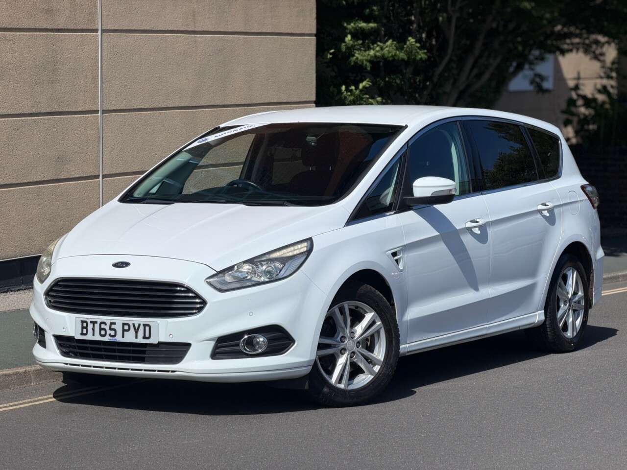 A 2015 FORD S-MAX 2.0 TDCi Titanium MPV 5dr Diesel Powershift Euro 6 (s/s) (150 ps) A 2015 FORD S-MAX 2.0 TDCi Titanium MPV 5dr Diesel Powershift Euro 6 (s/s) (150 ps)