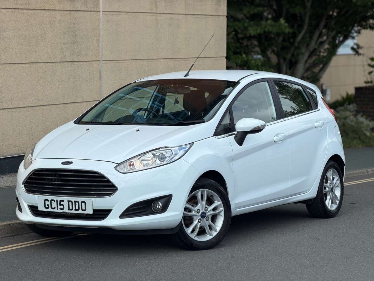 A 2015 FORD FIESTA 1.0T EcoBoost Zetec Hatchback 5dr Petrol Manual Euro 6 (s/s) (100 ps) A 2015 FORD FIESTA 1.0T EcoBoost Zetec Hatchback 5dr Petrol Manual Euro 6 (s/s) (100 ps)