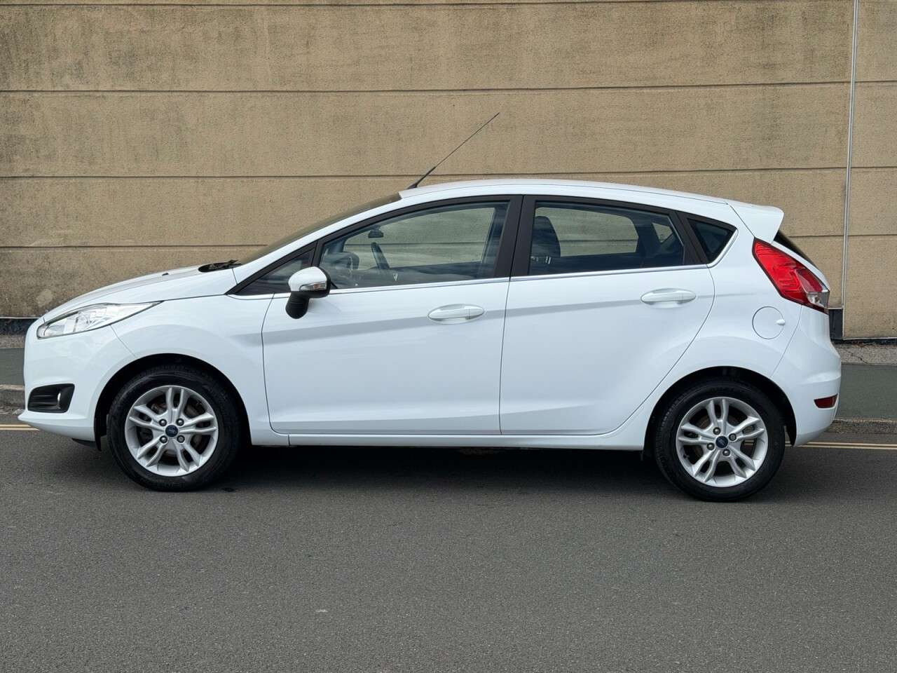 A 2015 FORD FIESTA 1.0T EcoBoost Zetec Hatchback 5dr Petrol Manual Euro 6 (s/s) (100 ps) A 2015 FORD FIESTA 1.0T EcoBoost Zetec Hatchback 5dr Petrol Manual Euro 6 (s/s) (100 ps)