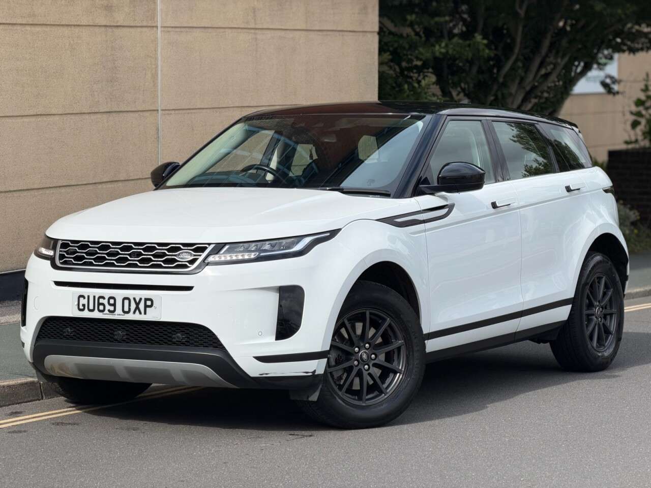 A 2019 LAND ROVER RANGE ROVER EVOQUE 2.0 D150 SUV 5dr Diesel Manual FWD Euro 6 (s/s) (150 ps) A 2019 LAND ROVER RANGE ROVER EVOQUE 2.0 D150 SUV 5dr Diesel Manual FWD Euro 6 (s/s) (150 ps)