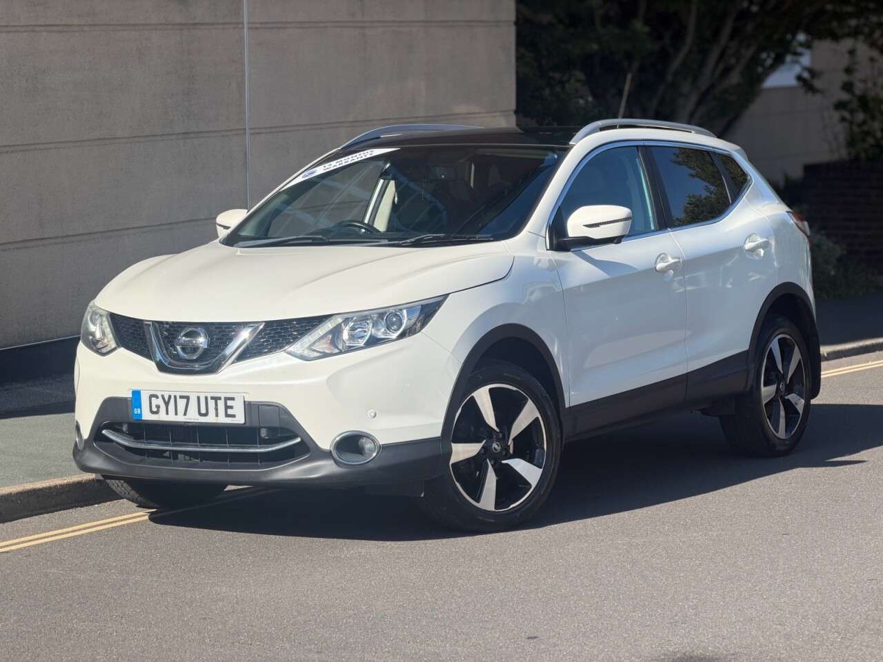 A 2017 NISSAN QASHQAI 1.2 DIG-T N-Connecta SUV 5dr Petrol Manual 2WD Euro 6 (s/s) (115 ps) A 2017 NISSAN QASHQAI 1.2 DIG-T N-Connecta SUV 5dr Petrol Manual 2WD Euro 6 (s/s) (115 ps)