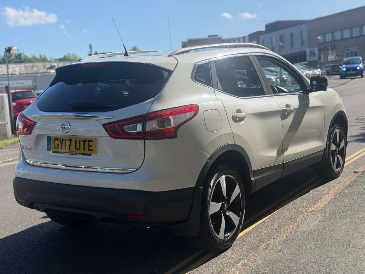 A 2017 NISSAN QASHQAI 1.2 DIG-T N-Connecta SUV 5dr Petrol Manual 2WD Euro 6 (s/s) (115 ps) A 2017 NISSAN QASHQAI 1.2 DIG-T N-Connecta SUV 5dr Petrol Manual 2WD Euro 6 (s/s) (115 ps)
