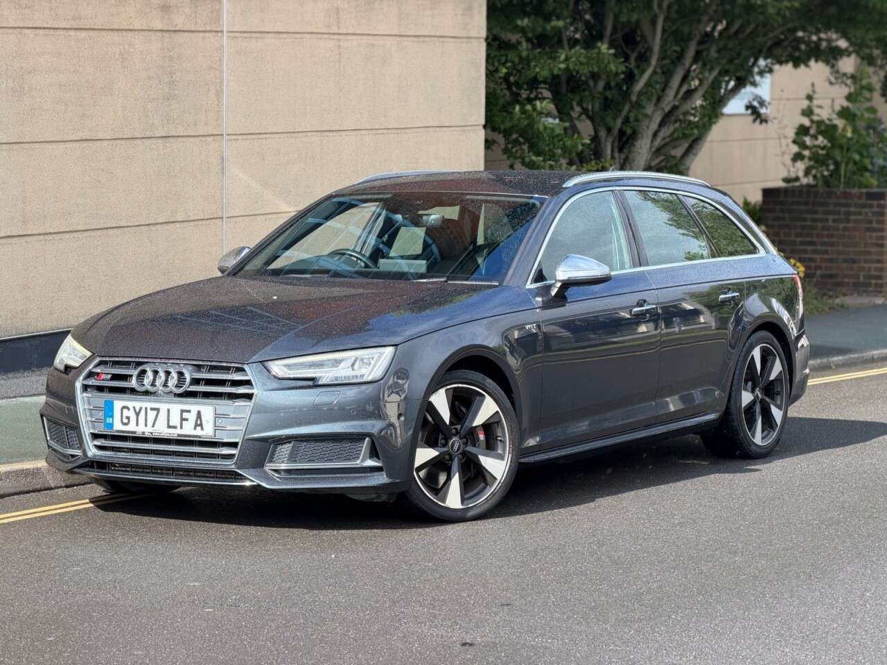A 2017 AUDI S4 AVANT 3.0 TFSI V6 Estate 5dr Petrol Tiptronic quattro Euro 6 (s/s) (354 ps) A 2017 AUDI S4 AVANT 3.0 TFSI V6 Estate 5dr Petrol Tiptronic quattro Euro 6 (s/s) (354 ps)
