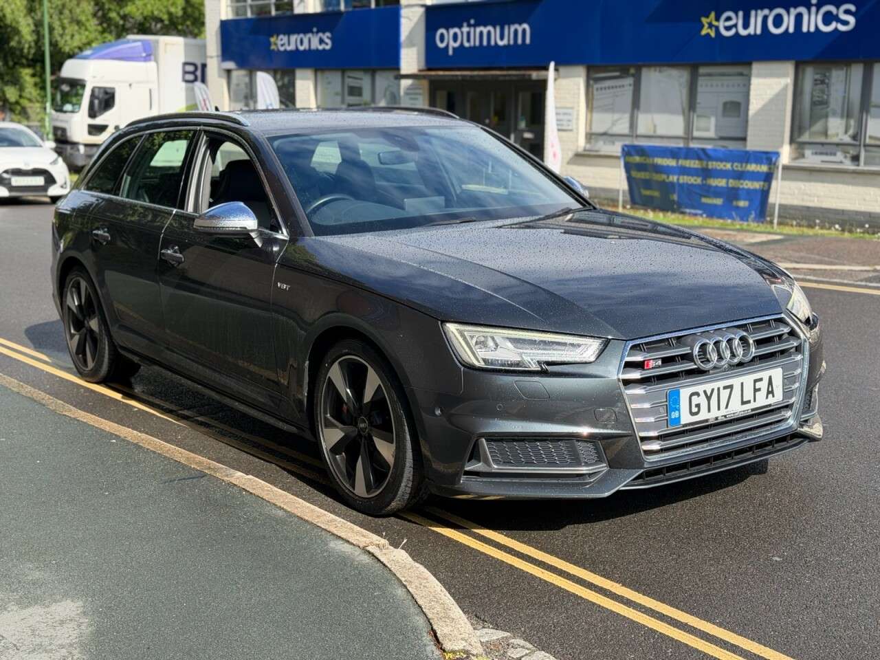 A 2017 AUDI S4 AVANT 3.0 TFSI V6 Estate 5dr Petrol Tiptronic quattro Euro 6 (s/s) (354 ps) A 2017 AUDI S4 AVANT 3.0 TFSI V6 Estate 5dr Petrol Tiptronic quattro Euro 6 (s/s) (354 ps)
