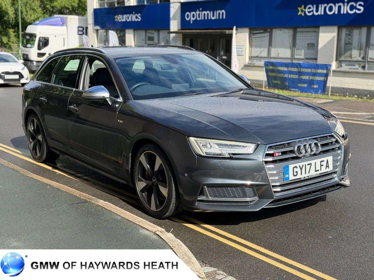 A 2017 AUDI S4 AVANT 3.0 TFSI V6 Estate 5dr Petrol Tiptronic quattro Euro 6 (s/s) (354 ps) A 2017 AUDI S4 AVANT 3.0 TFSI V6 Estate 5dr Petrol Tiptronic quattro Euro 6 (s/s) (354 ps)