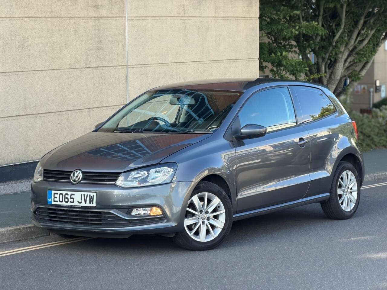 A 2015 VOLKSWAGEN POLO 1.2 TSI BlueMotion Tech SE Hatchback 3dr Petrol DSG Euro 6 (s/s) (90 ps) A 2015 VOLKSWAGEN POLO 1.2 TSI BlueMotion Tech SE Hatchback 3dr Petrol DSG Euro 6 (s/s) (90 ps)