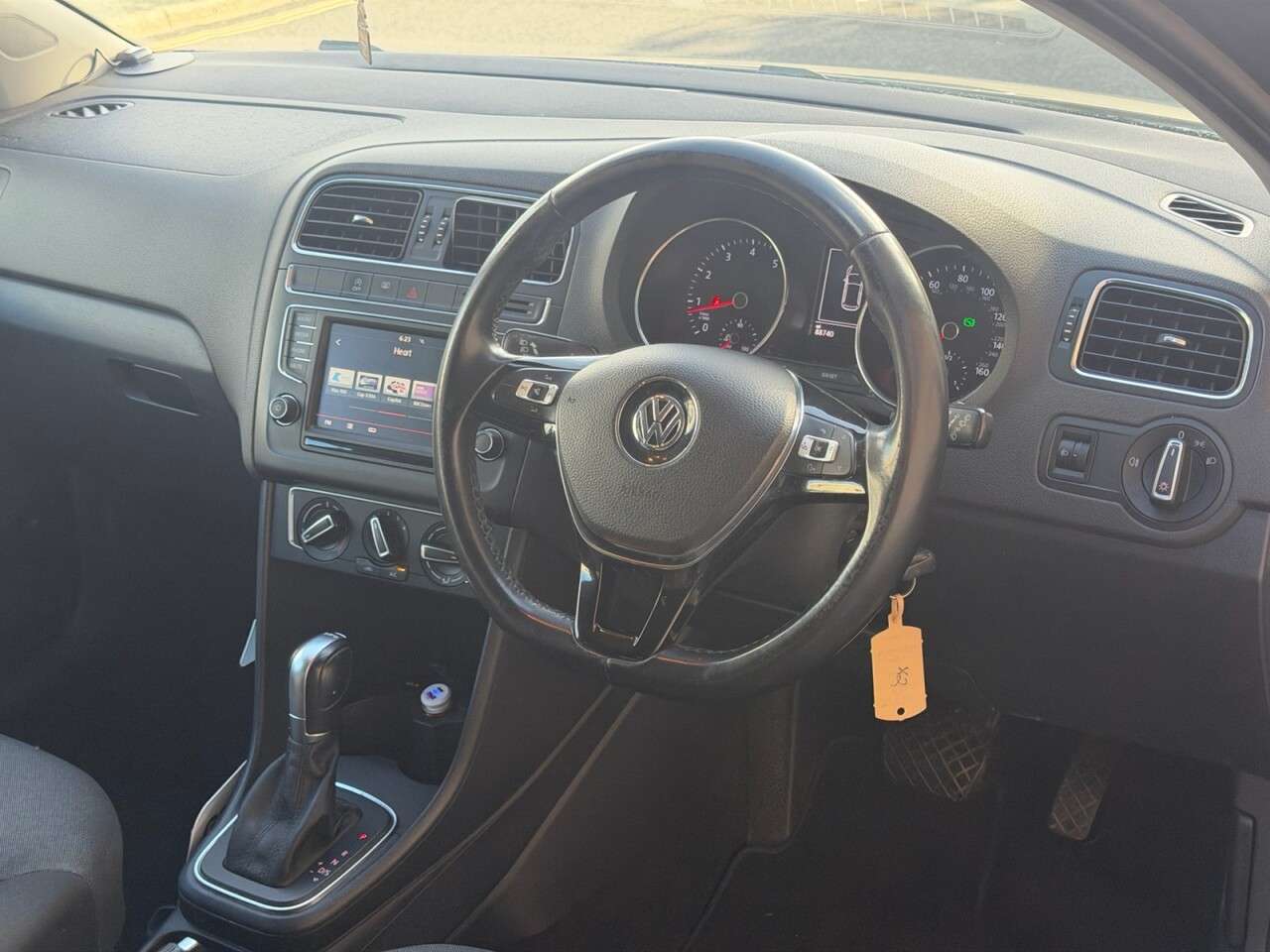 A 2015 VOLKSWAGEN POLO 1.2 TSI BlueMotion Tech SE Hatchback 3dr Petrol DSG Euro 6 (s/s) (90 ps) A 2015 VOLKSWAGEN POLO 1.2 TSI BlueMotion Tech SE Hatchback 3dr Petrol DSG Euro 6 (s/s) (90 ps)