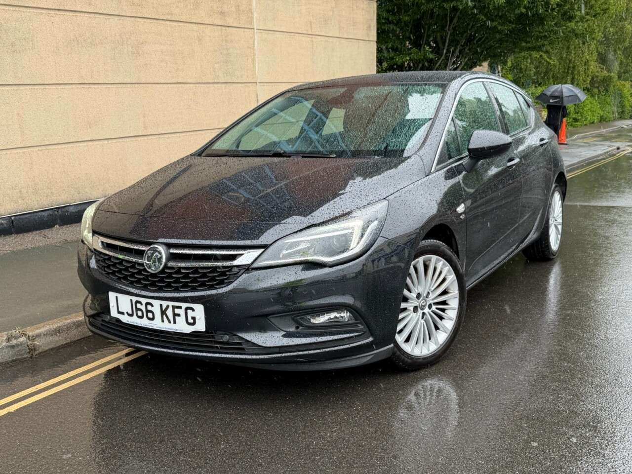 A 2016 VAUXHALL ASTRA 1.4i Turbo Elite Hatchback 5dr Petrol Manual Euro 6 (150 ps) A 2016 VAUXHALL ASTRA 1.4i Turbo Elite Hatchback 5dr Petrol Manual Euro 6 (150 ps)