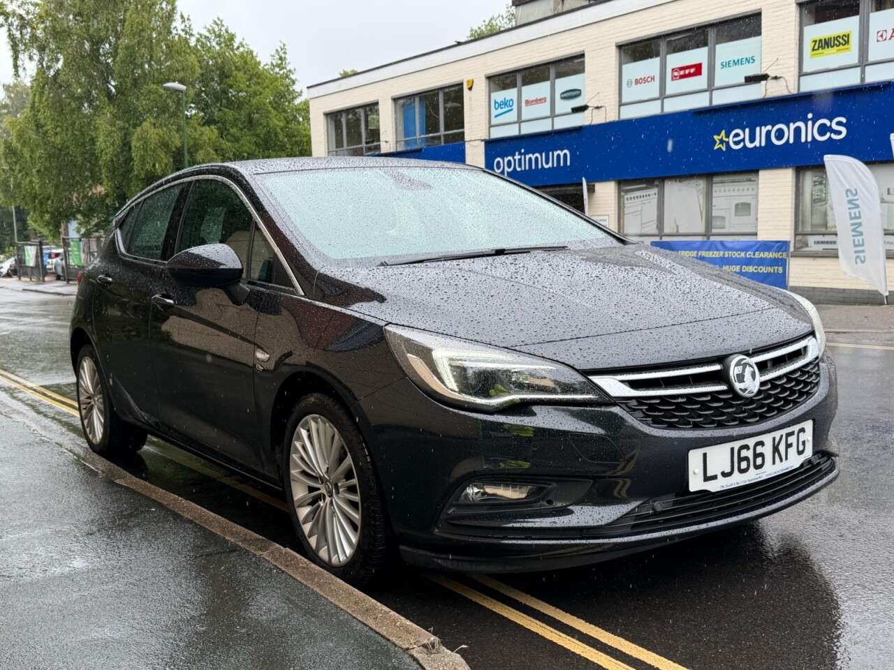 A 2016 VAUXHALL ASTRA 1.4i Turbo Elite Hatchback 5dr Petrol Manual Euro 6 (150 ps) A 2016 VAUXHALL ASTRA 1.4i Turbo Elite Hatchback 5dr Petrol Manual Euro 6 (150 ps)