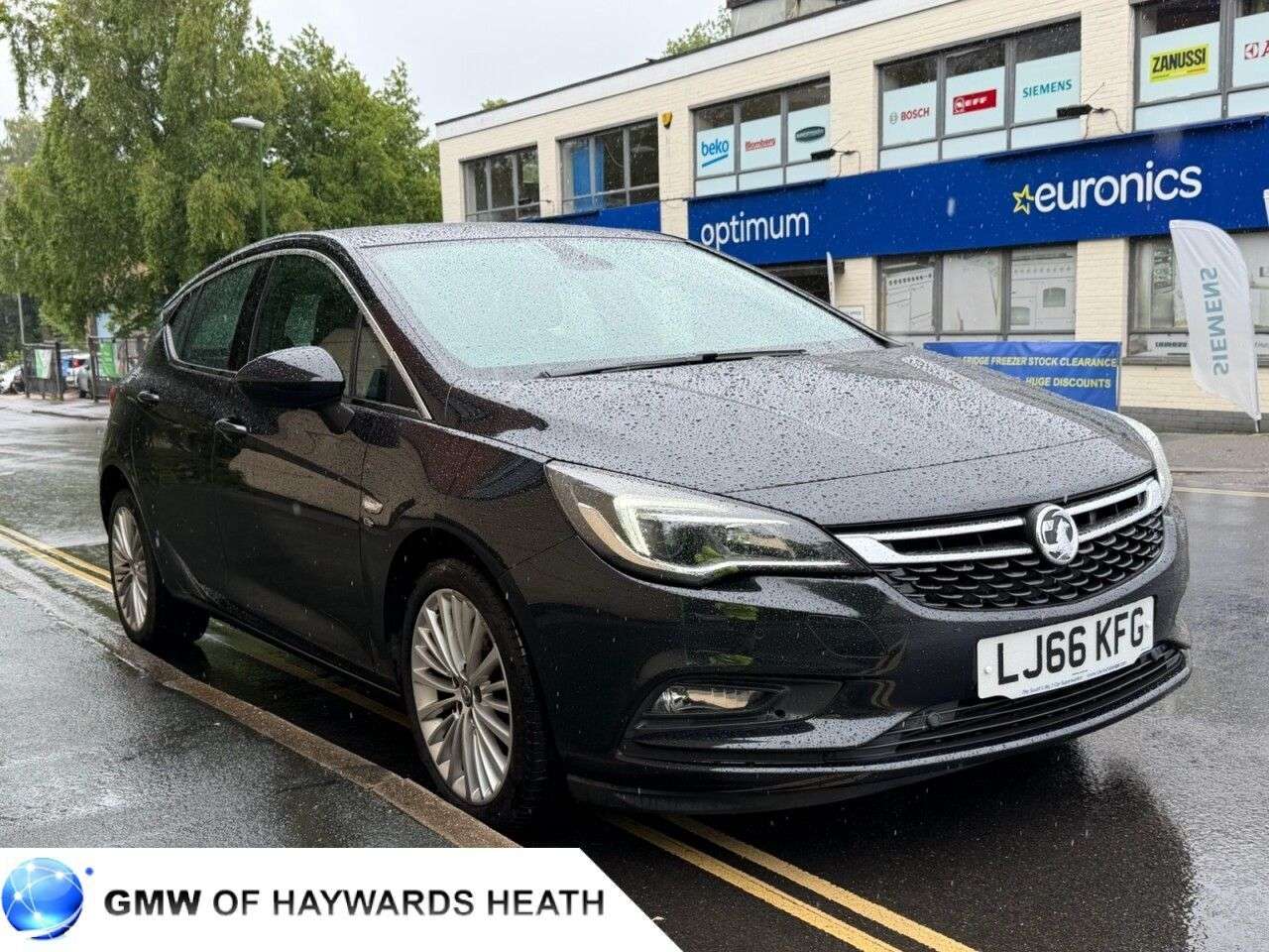 A 2016 VAUXHALL ASTRA 1.4i Turbo Elite Hatchback 5dr Petrol Manual Euro 6 (150 ps) A 2016 VAUXHALL ASTRA 1.4i Turbo Elite Hatchback 5dr Petrol Manual Euro 6 (150 ps)