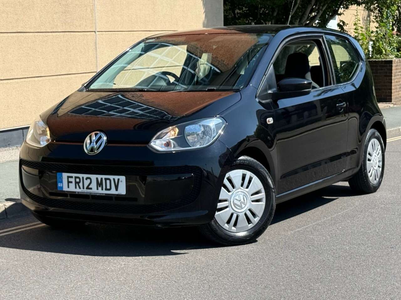 A 2012 VOLKSWAGEN UP! 1.0 BlueMotion Tech Move up! Hatchback 3dr Petrol Manual Euro 5 (s/s) (60 p A 2012 VOLKSWAGEN UP! 1.0 BlueMotion Tech Move up! Hatchback 3dr Petrol Manual Euro 5 (s/s) (60 p